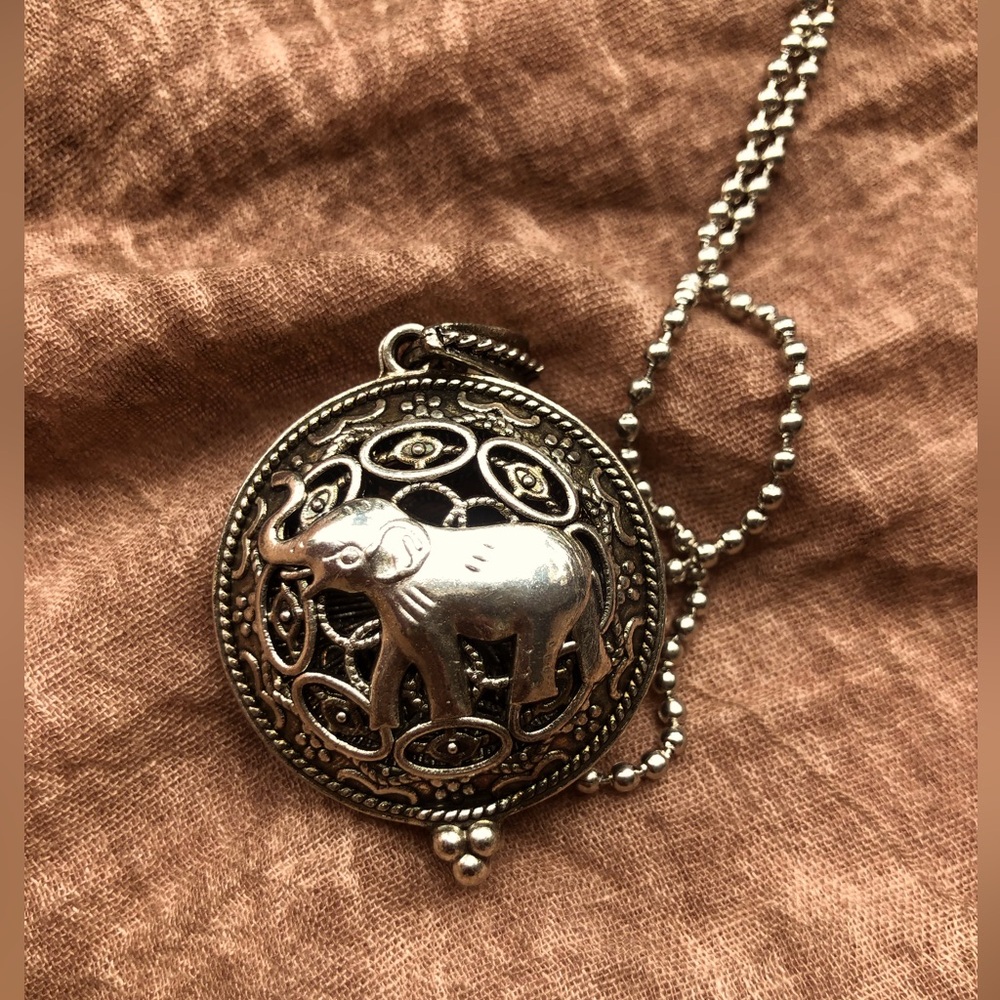 Custom Designed Creations Silver Elephant Pendant Necklace
